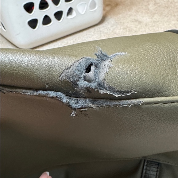 Rachel Zoe | Began Leather Macy Duffle-bag in Olive Green - Picture 6 of 14